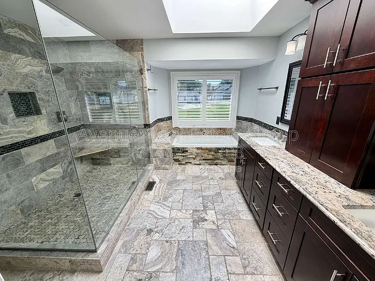 15812 Cedarmill Dr — Photo 12