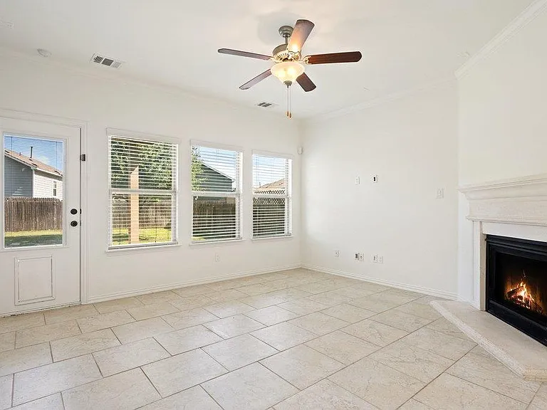 370 Vermilion Marble Trl — Photo 2