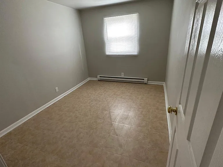 564 N Indiana Ave #1-2-8 — Photo 19