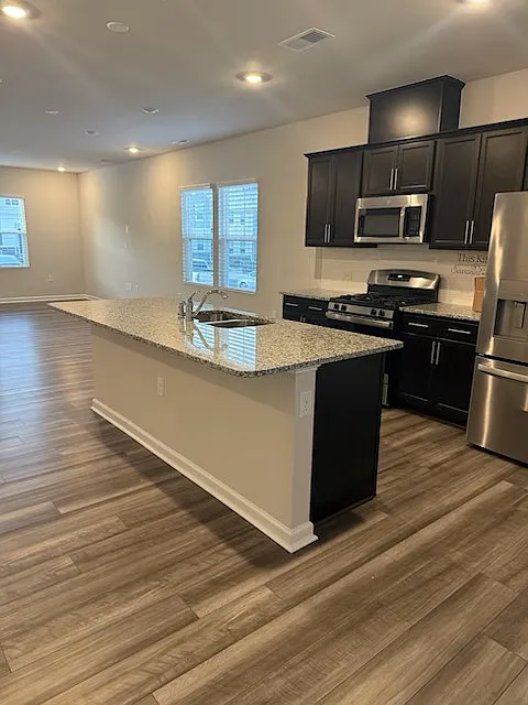 3 bed, 2.5 bath, 1685 sqft, $2,500 — Photo 3