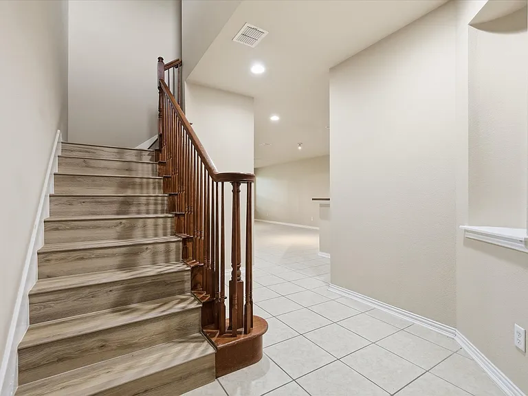 1725 Brookview Dr — Photo 16