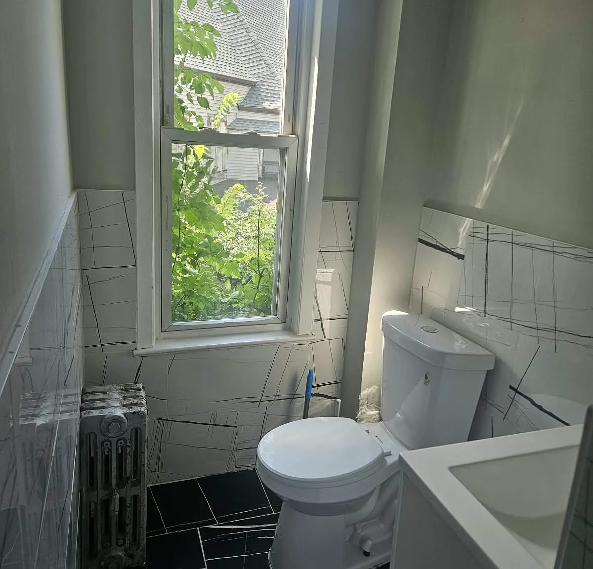 3 bed, $2,200 — Photo 2