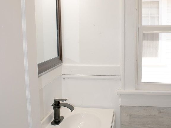 5th image of 5322 Park Ave
