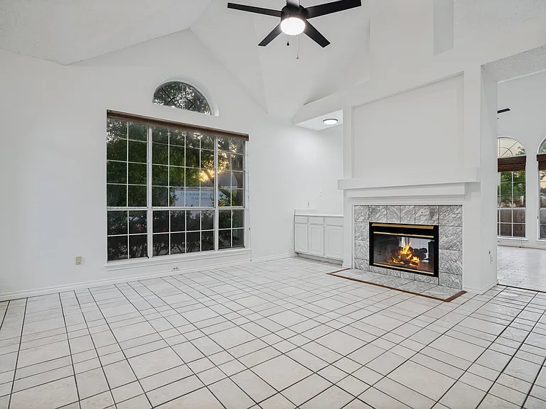 1333 Maywood Ct — Photo 7