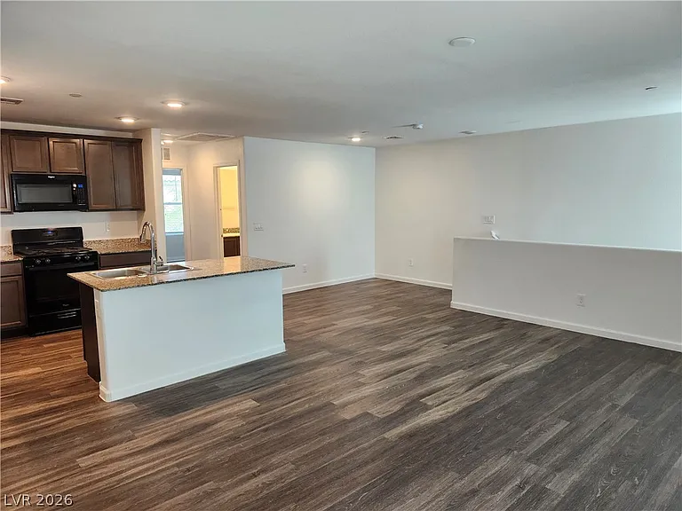 4547 Pencester St — Photo 8
