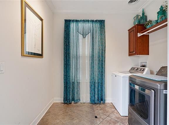 2nd image of 225 20th St