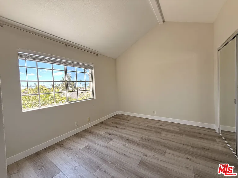 11536 Edinger Ave — Photo 10