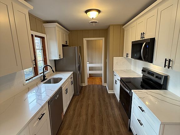 2nd image of 98 Lynnhaven Dr