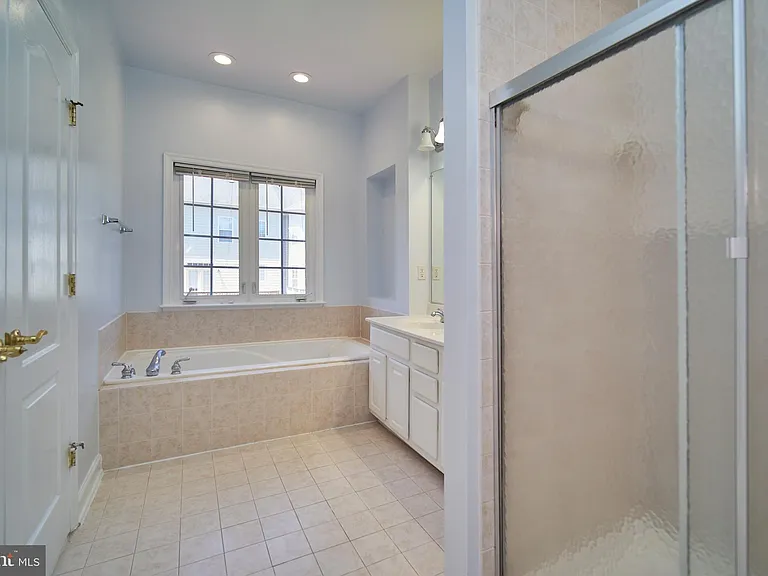 19147 Commonwealth Ter — Photo 16