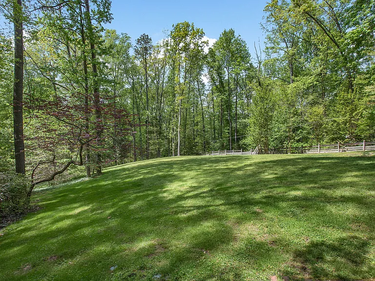 9900 Kingsbridge Rd — Photo 31