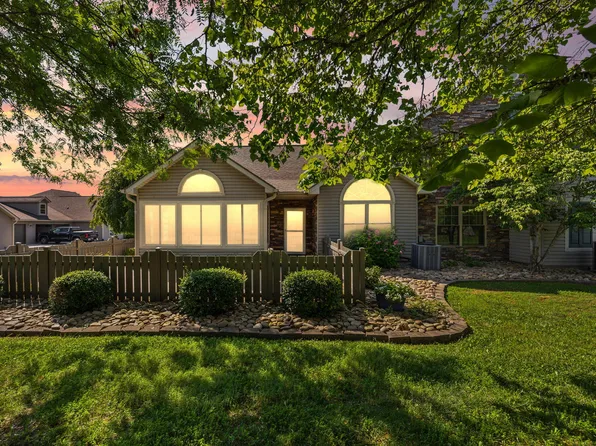 404 Chateau Pl, Bronston, KY 42518