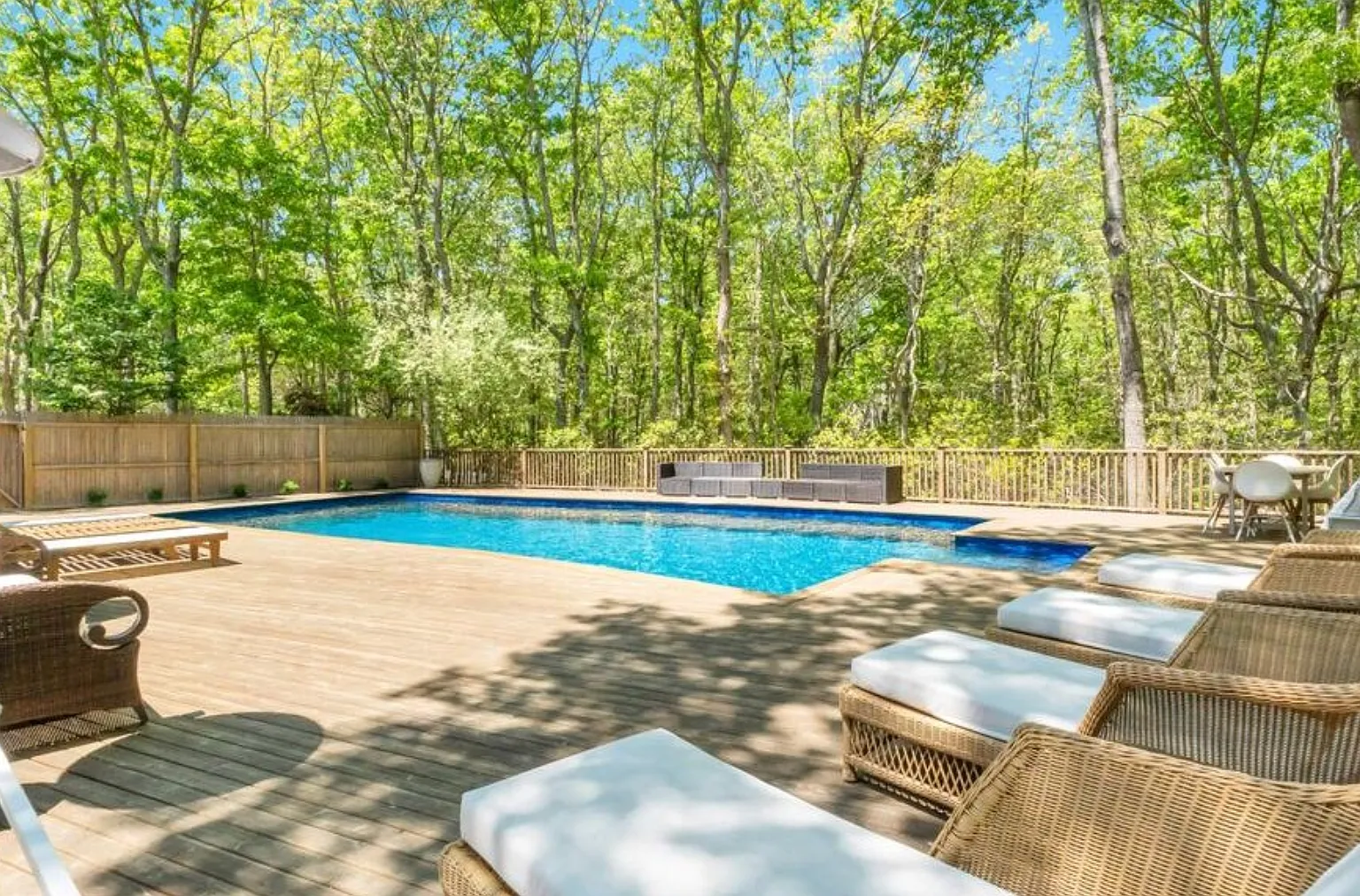 Stunning Water Mill estate with private heated pool — Photo 3