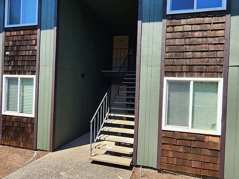 Two Bedroom Apt. w/ Washer and Dryer — Photo 13