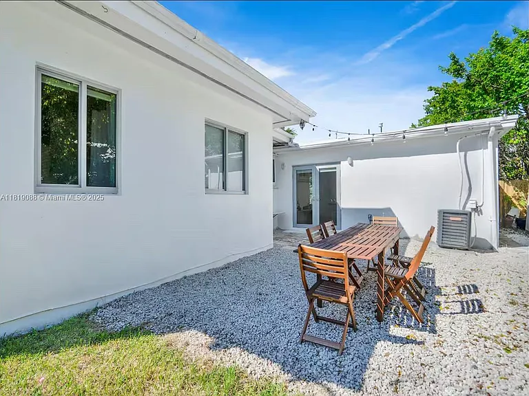 7537 W Treasure Dr — Photo 21