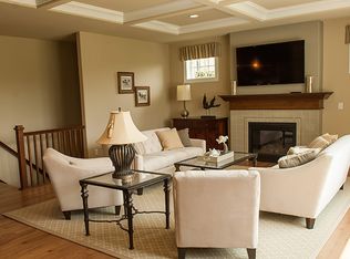W197N5629 Powell Ct, Menomonee Falls, WI 53051