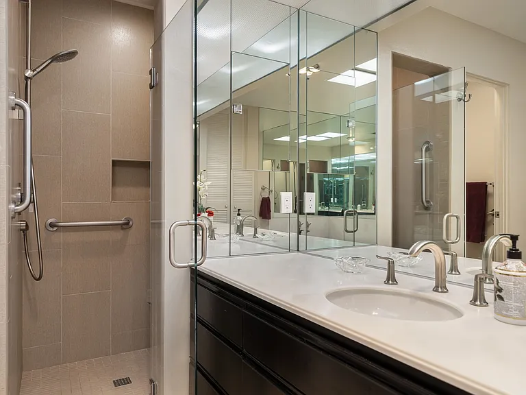 140 Columbia Dr — Photo 25