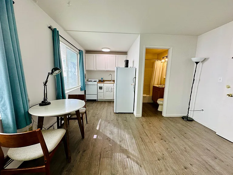 523 E Denny Way #7 — Photo 7