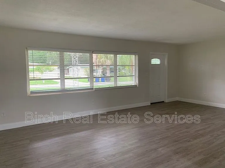 1406 Lemon St — Photo 2