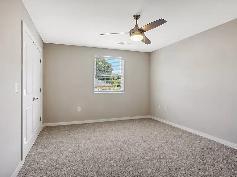 Oak Tree Apartments & Townhomes — Photo 17