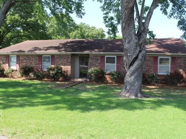 1303 English Ln, Tuscumbia, AL 35674