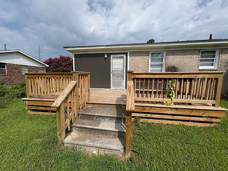 406 Cary Dr — Photo 3