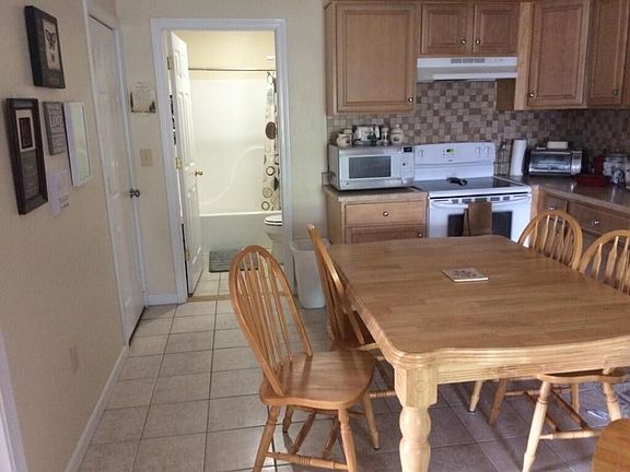 3rd image of 465 Chapel St #3