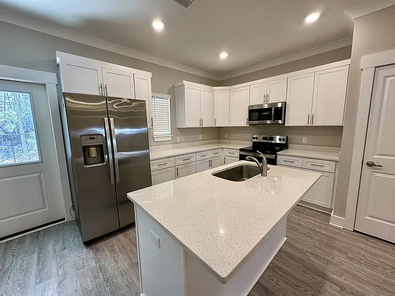 215 Date Palm Ln — Photo 8