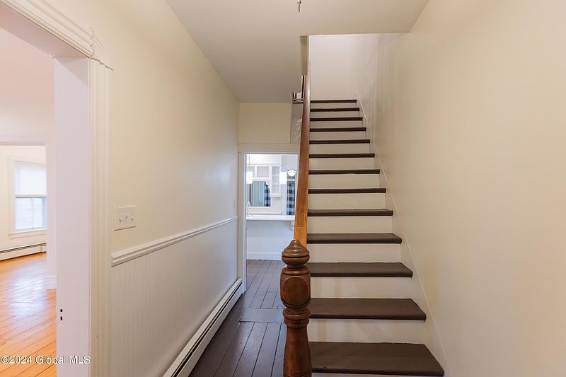 4th image of 10 Colvin Avenue