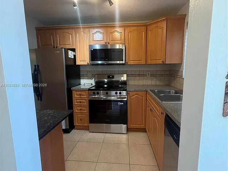 5080 SW 64th Ave #104 — Photo 5