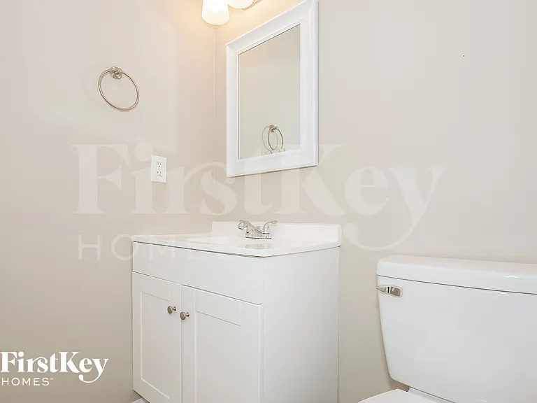 2438 Amity Ave — Photo 11