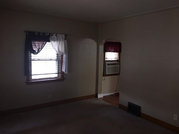 4th image of 1718 6th Ave