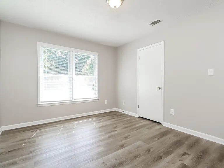 35 Riverside Ct — Photo 12