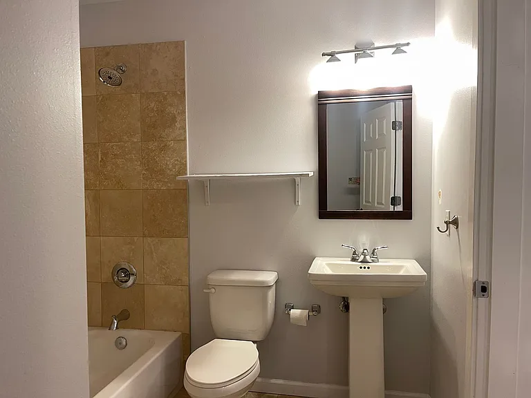 311 Aloha St, Seattle, WA 98109 — Photo 14