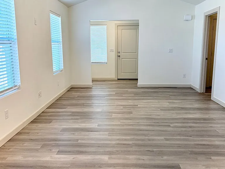 7702 Elm Ave — Photo 2