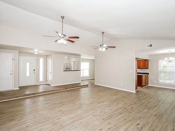 3rd image of 233 Vista Grande Cir