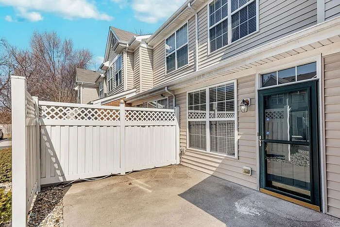 2360 Colfax Ln — Photo 3