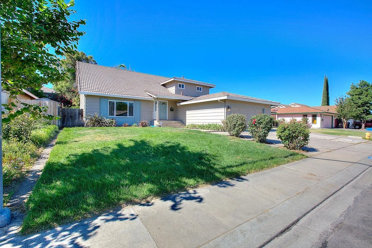 2228 Senimi Cir photo 1