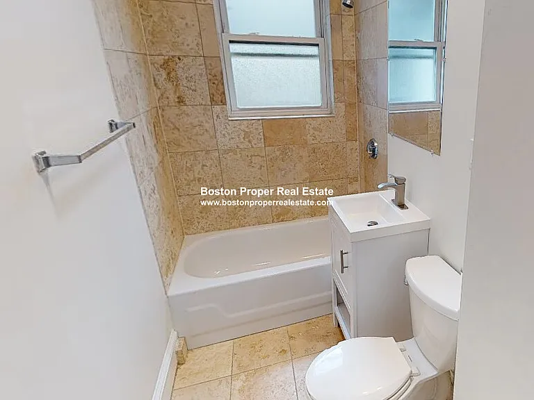 220 Hanover St #25 — Photo 2