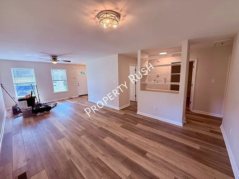 709 N Holly St — Photo 8