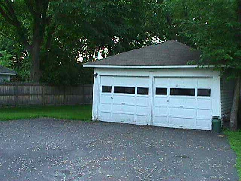 3rd image of 13 HILLVIEW Avenue