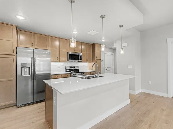 265 High Point Dr #103, Longmont, CO 80504