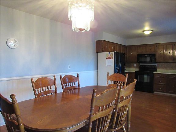 5th image of 1709 Chapman Dr