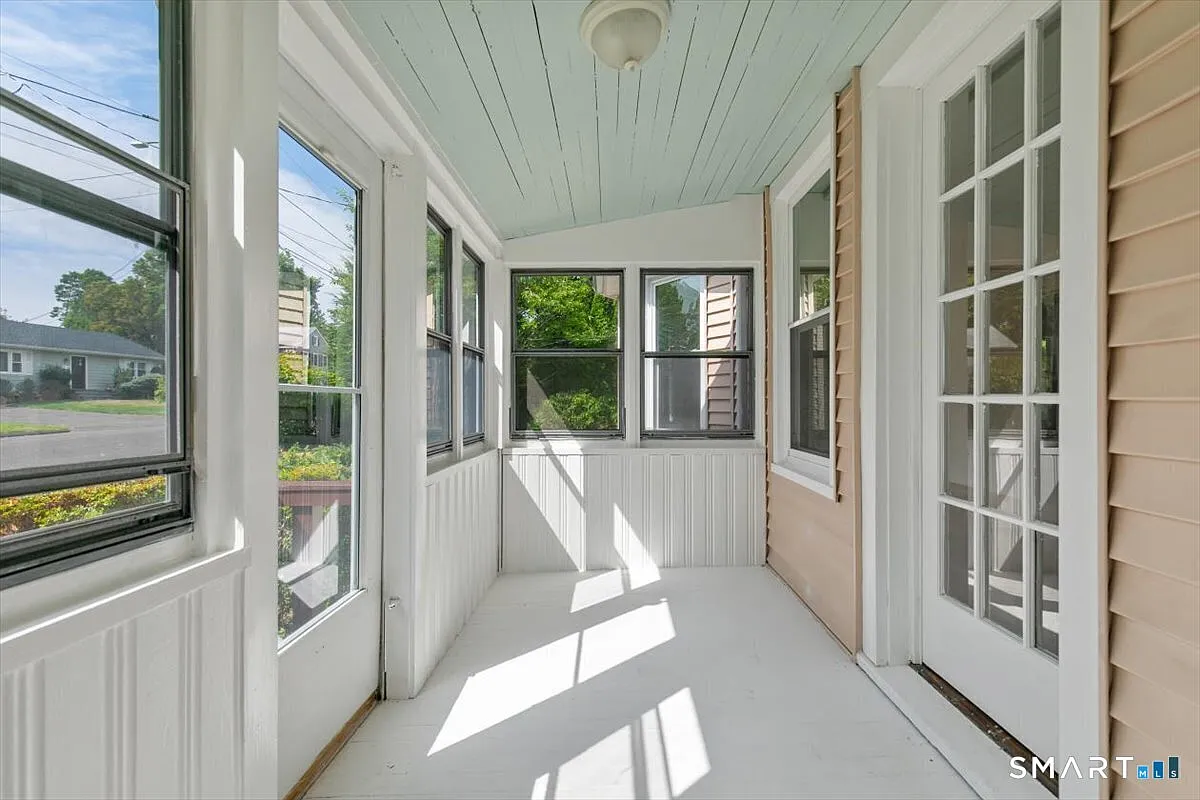 3 bed, 1.0 bath, 1104 sqft, $3,400 — Photo 3