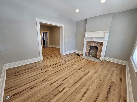 3rd image of 429 Stoddart Ave