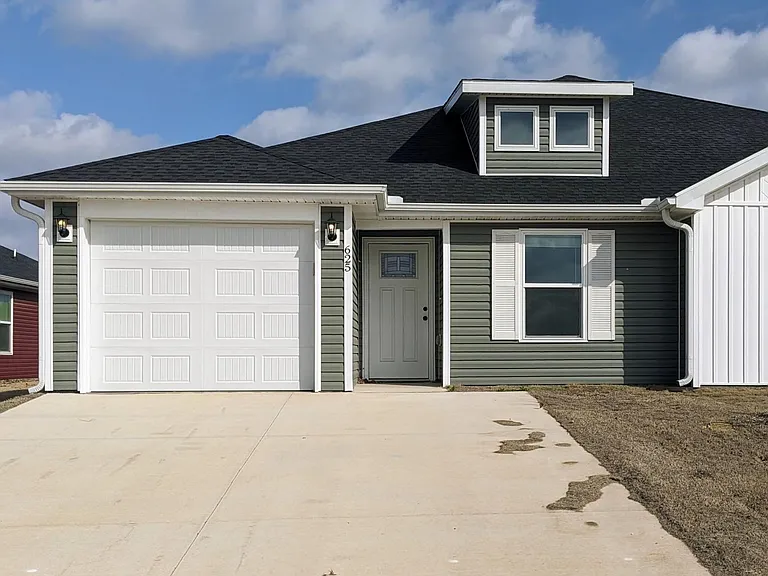 625 Short Leaf Ln — Photo 2