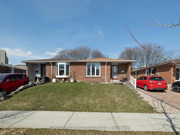 67 Coxworth Cres — Photo 2