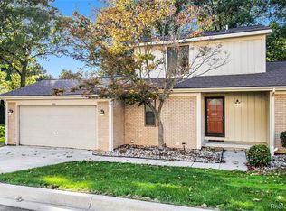 490 Forest Dr, Brighton, MI 48116