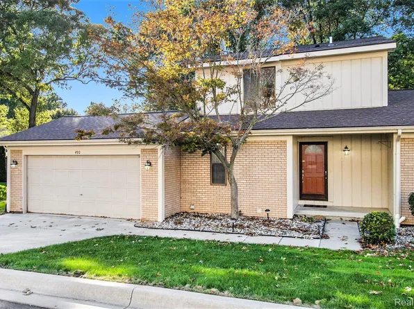 490 Forest Dr, Brighton, MI 48116