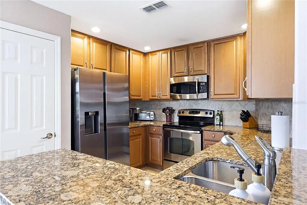 3 bed, 2.0 bath, 1786 sqft, $6,995 — Photo 4