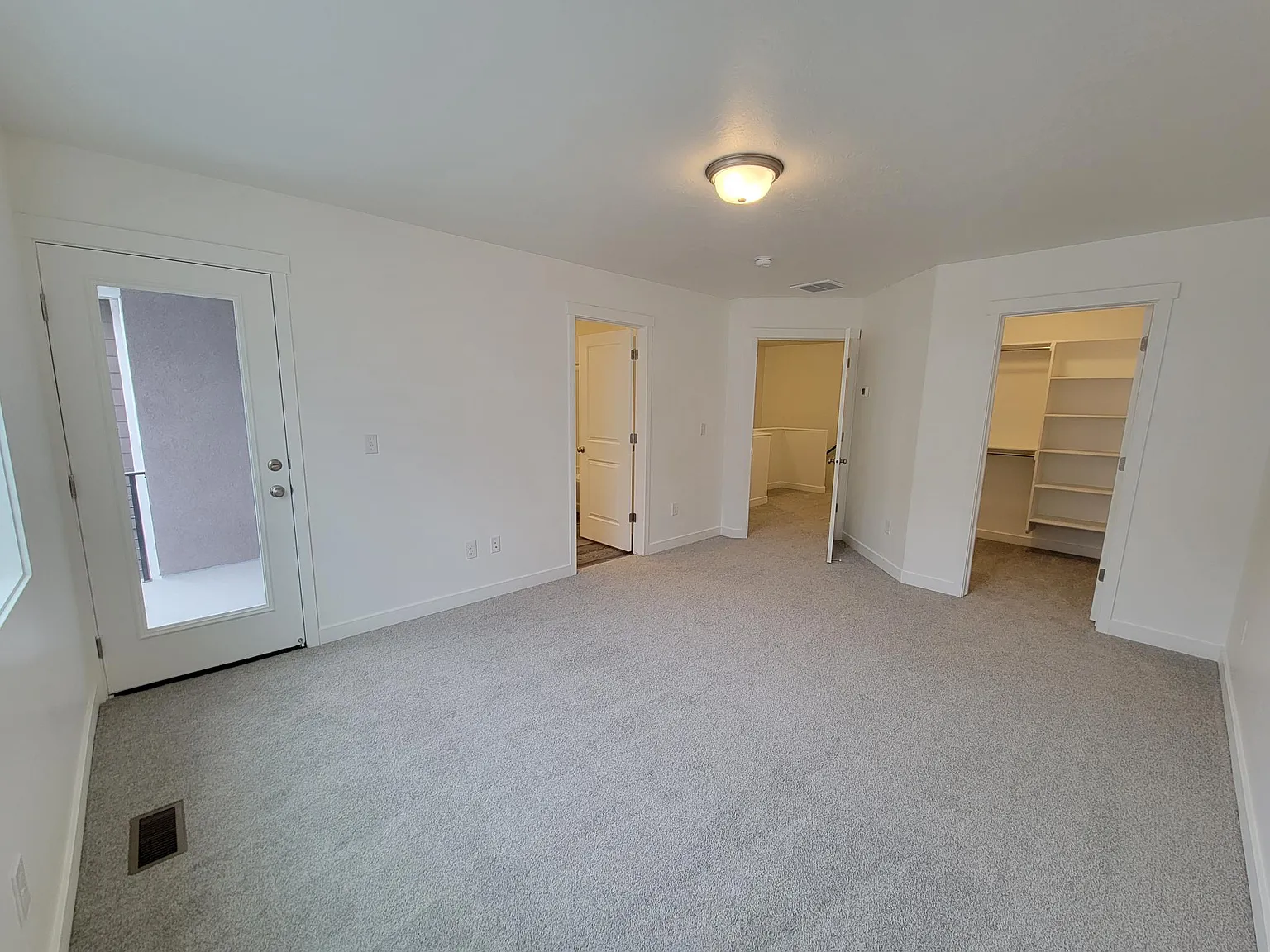 3 bed, 2.5 bath, 2193 sqft, $2,090 — Photo 2